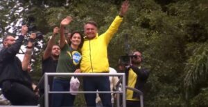 Bolsonaro recebe a ex-primeira-dama Michelle na PF