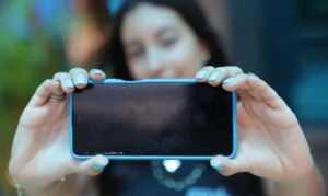 Câmara aprova urgência de projeto que combate adultização nas redes