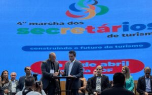 Turismo acessível: UEA firma acordo de cooperação técnica com Ministério do Turismo e lança livro sobre o perfil do turista com deficiência