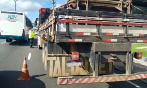 Manaus registra 22 autuações em operação contra circulação irregular de caminhões