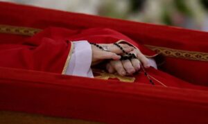Papa Francisco: velório é aberto ao público no Vaticano