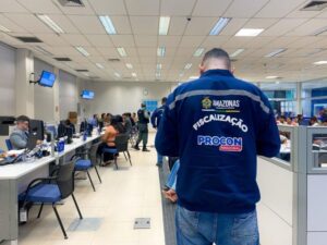 Procon autua agência bancária na Zona Norte de Manaus por tempo excessivo de espera
