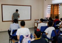 Educacao Professor em Sala de Aula Euzivaldo Queiroz ()