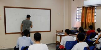 Educacao Professor em Sala de Aula Euzivaldo Queiroz ()