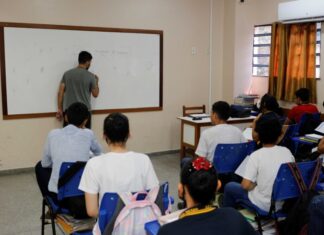 Educacao Professor em Sala de Aula Euzivaldo Queiroz ()