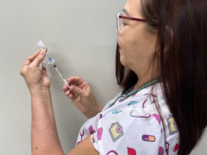 FVS RCP Vacinação dengue FOTO Divulgação FVS RCP () FVS RCP Vacinação dengue FOTO Divulgação FVS RCP ()