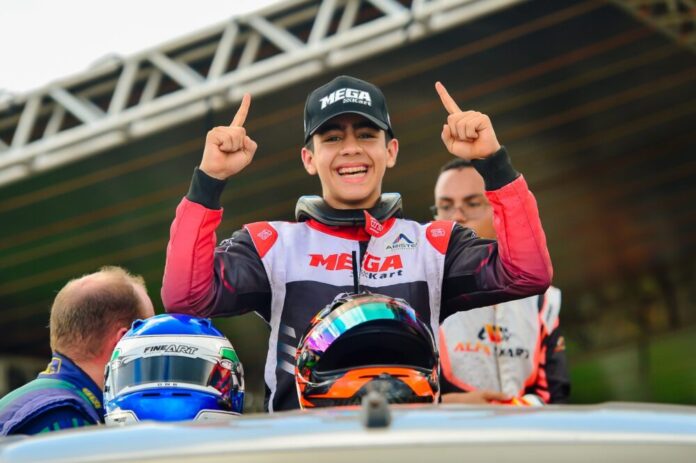 SEDEL Dylan Holanda Comemora Vitória no Norte Brasil de Kart FOTO Divulgação Sedel SEDEL Dylan Holanda Comemora Vitória no Norte Brasil de Kart FOTO Divulgação Sedel