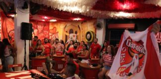 Secom Galera vermelha e branca Arthur Castro
