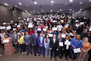 Presidente Roberto Cidade homenageia líderes comunitários e ressalta importância do ‘trabalho de rua’ na atenção à população