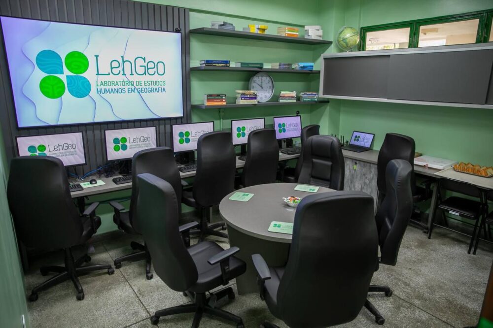 UEA fortalece pesquisa em Geografia com novo laboratório na ENS UEA fortalece pesquisa em Geografia com novo laboratório na ENS