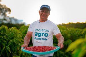 Com apoio da Eneva, Projeto Agroflorestal entrega primeira colheita de café robusta em Silves (AM)