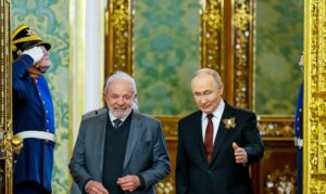 Lula estimula Putin a se reunir com Zelensky pela paz