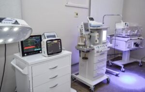 Maternidade Balbina Mestrinho recebe leitos de UTI Neonatal e reforço em equipamentos hospitalares