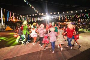 Arraial da Nilton Lins terá shows, danças e comidas típicas com entrada gratuita em Manaus