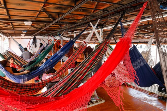 Festival de Parintins Barcos e lanchas se preparam para aumento de vendas com proximidade da festa dos bumbás Foto Antonio Lima Secom Festival de Parintins Barcos e lanchas se preparam para aumento de vendas com proximidade da festa dos bumbás Foto Antonio Lima Secom