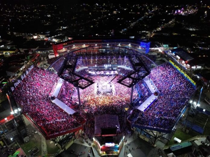 Festival de Parintins Com público recorde Festa dos Visitantes reúne mais de mil pessoas no Bumbódromo Foto Aguilar Abecassis Secretaria de Cultura e Economia Criativa