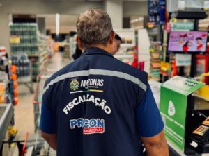 Procon-AM apreende 25 kg de alimentos impróprios em fiscalização em Manaus