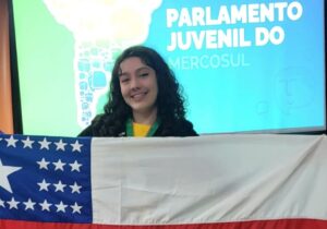 ‘Experiência única’, diz estudante do CMPM V eleita para representar o Amazonas no Parlamento Juvenil do Mercosul