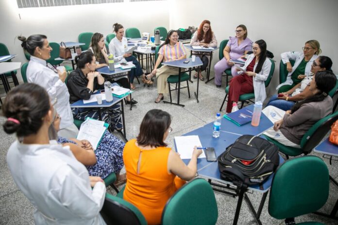 WhatsApp Image at rocedimento foi assistido por enfermeiros e marca o início da difusão gratuita do Implanon no Amazonas