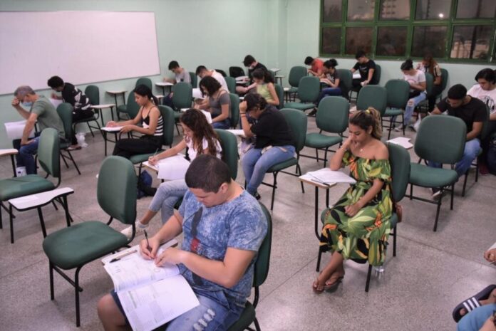 AprovENS, curso pré-vestibular da UEA, divulga 52 vagas remanescentes para aulas presenciais AprovENS, curso pré-vestibular da UEA, divulga 52 vagas remanescentes para aulas presenciais