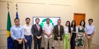 Equipe de Direito da UEA recebe menção honrosa por conquista nacional