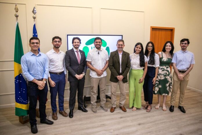 Equipe de Direito da UEA recebe menção honrosa por conquista nacional Equipe de Direito da UEA recebe menção honrosa por conquista nacional
