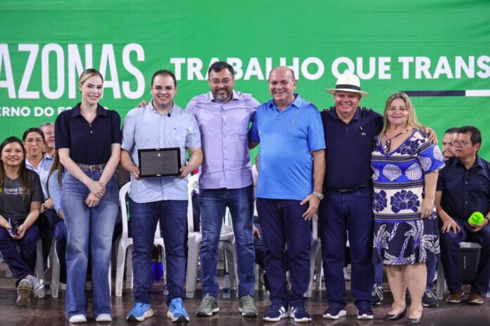 Roberto Cidade recebe título de Cidadão de Borba, reforça laços com o município e acompanha entregas do Governo do Estado Roberto Cidade recebe título de Cidadão de Borba, reforça laços com o município e acompanha entregas do Governo do Estado