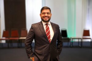 Reitor da UEA representa as universidades estaduais e municipais do Brasil em encontro global sobre educação superior no Reino Unido