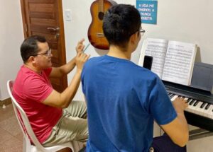Jovens pianistas se apresentam em recital gratuito no Palácio Rio Negro neste sábado (5)