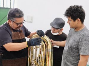UEA capacita turma do primeiro curso de lutheria em instrumentos de metais, em Manaus