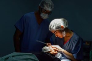 Governo do Estado abre novo credenciamento para ampliar oferta de cirurgias ginecológicas, dermatológicas e vascular