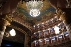 Visita guiada ao Teatro Amazonas revela história e curiosidades do ícone cultural