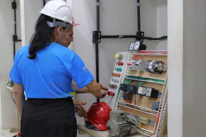 Cursos técnicos são oferecidos nas escolas SENAI