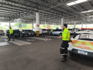 Em Manaus, 47 condutores são autuados por desrespeitar vagas reservadas em supermercados