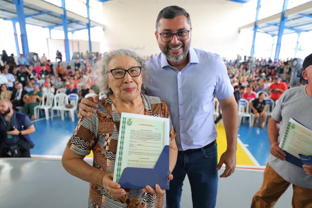 Governador Wilson Lima entrega títulos definitivos e programa já beneficia mais de mil famílias com regularização fundiária Foto Diego Peres Secom ()