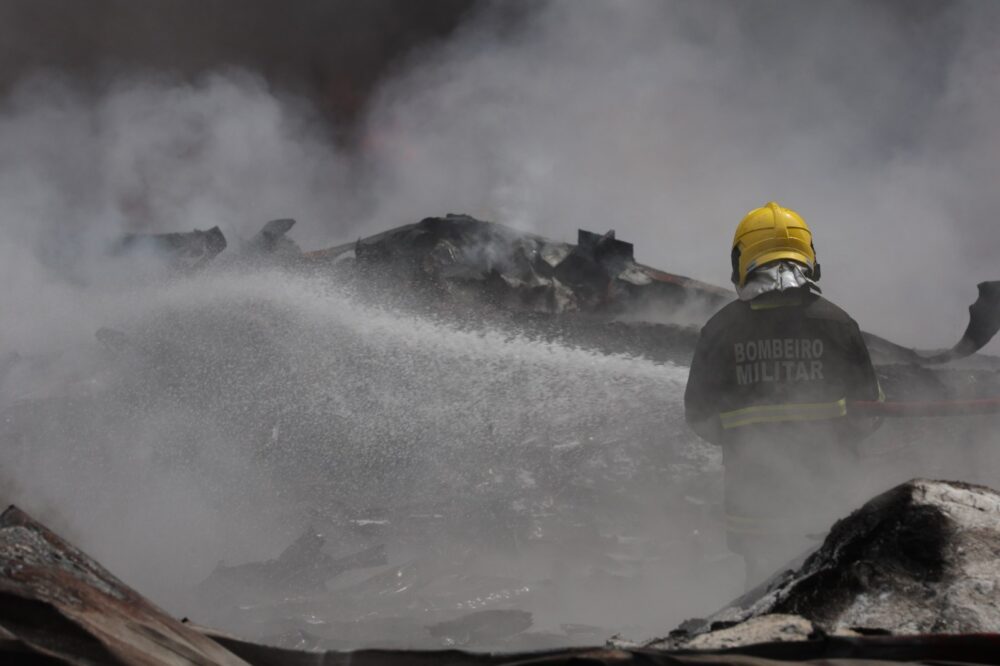 Governo do Amazonas monta força tarefa para combater incêndio de grandes proporções em Manaus Foto Mauro Neto Secom Governo do Amazonas monta força tarefa para combater incêndio de grandes proporções em Manaus Foto Mauro Neto Secom