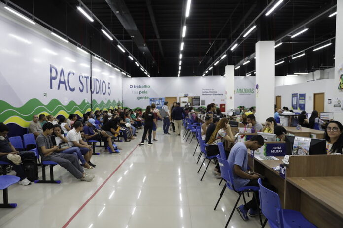 Mutirão da Cidadania Em três dias mais de mil pessoas foram atendidas para a emissão da Carteira de Identidade Nacional Foto Alex Pazuello SECOM Mutirão da Cidadania Em três dias mais de mil pessoas foram atendidas para a emissão da Carteira de Identidade Nacional Foto Alex Pazuello SECOM