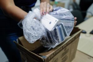 Mais de mil celulares recuperados aguardam pelos donos para serem devolvidos em Manaus