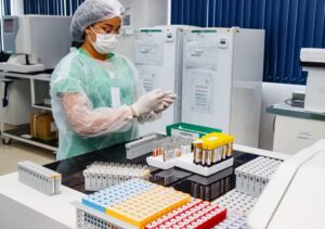 Hospital Delphina Aziz registra recorde, com mais de 2,1 milhões de exames laboratoriais realizados em um ano