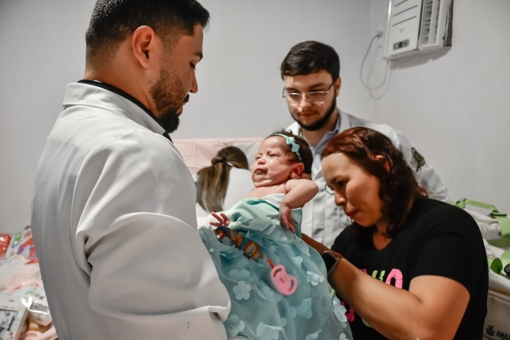 SES AM Gêmeas siamesas Acompanhamento do Programa Melhor em Casa Foto Evandro Seixas SES AM