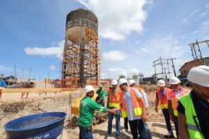 Governador Wilson Lima vistoria avanço de obra de revitalização e ampliação do sistema de abastecimento de água em Codajás