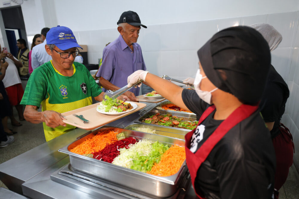 Governador Wilson Lima reinaugura restaurante Prato Cheio do bairro Novo Israel Foto Diego Peres Secom