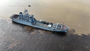 Navio da Esquadra da Marinha do Brasil retorna a Manaus após 15 anos