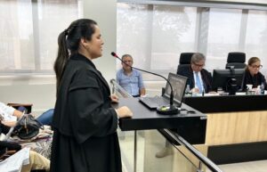 Trajetória de egressa da UEA: advogada com deficiência visual defende sustentação oral e conquista reforma de sentença
