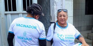 Vacinadores de cães e gatos ()