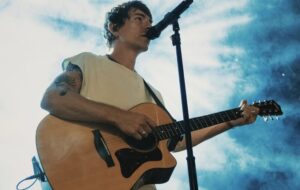 Di Ferrero faz show gratuito em Manaus no encerramento do Zona Food 2025