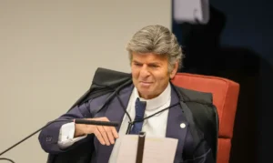 Luiz Fux cita incompetência do STF para julgar ação contra Bolsonaro