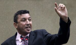 Sassá aguarda decisão da Justiça para reassumir cargo de vereador na Câmara Municipal de Manaus