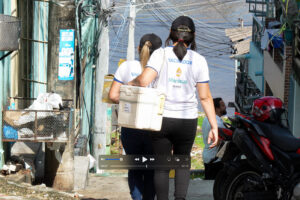 Campanha Antirrábica 2025: vacinadores percorrem bairros de Manaus para imunizar cães e gatos