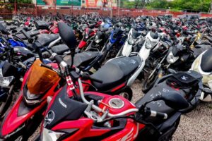 Detran-AM realiza visitação para leilão com 207 motos e 44 carros recuperáveis